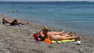 "Купаться невозможно, все сидят на берегу": Черное море преподнесло неприятный сюрприз отдыхающим