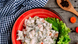 Салат "Вкусняшка" — название говорит само за себя: и к семейному ужину, и к празднику — про оливье давно забыли