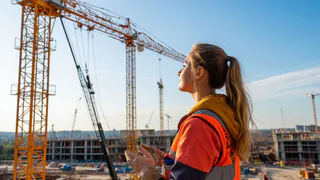 В туалет тоже не спускаемся. Правда крановщицы о работе на высоте