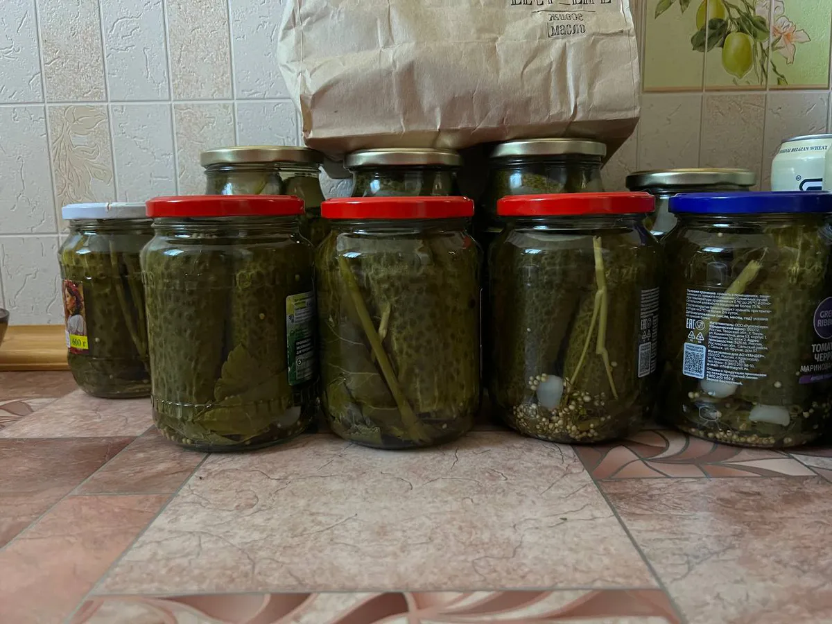 Хрустящие маринованные огурчики в литровой банке: легкий рецепт