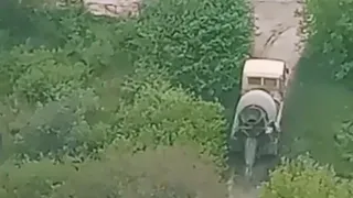 Народный контроль: машина сливает бетон у садоводческого товарищества