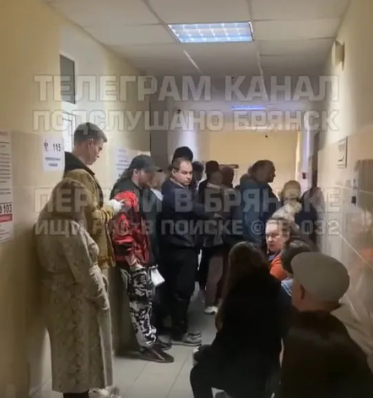 Жители Брянска продолжают страдать от огромных очередей в больницах