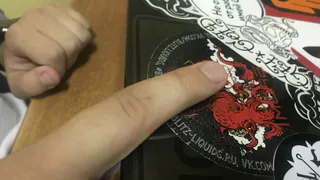 Всероссийский флешмоб: почему сегодня все мужчины страны начали рассматривать свои указательные пальцы