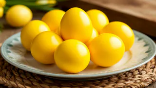 Скорлупки станут оранжевыми — без химии и моркови: кладем пасхальные яйца в отвар — крашенки будут ярче солнышка