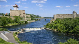 Ивангород – место на границе с Европой, где две крепости смотрят друг на друга через реку