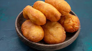 Нежные пирожки для тех, кто на диете: берем кефир и  1 яйцо