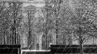 Холод придет резко и без стука: Вильфанд сказал россиянам, когда закончится теплая погода