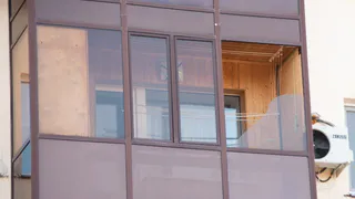 В Нижнекамске продолжают ремонтировать окна и балконы после ЧП на заводе 