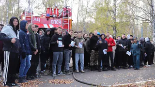 Сотрудники МЧС провели серию практических занятий для подростков в Центре «Авангард»