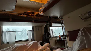 Неугомонные попутчики, или Как я ехала на нижней боковой, а пассажир сверху изводил меня до белого каления