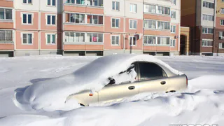 Снег на госномере оставил водителя без прав