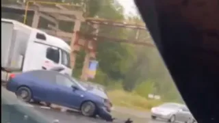 На Ряжском шоссе попали в ДТП Hyundai Elantra и грузовик