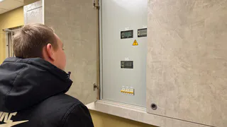 В Камских Полянах УК отключает электричество — жители жалуются на людей в камуфляже