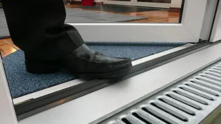 Приметы и запреты на 4 февраля 2024: не переступайте порог левой ногой