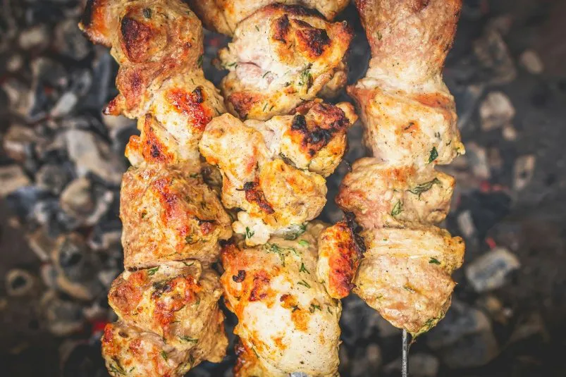 Вкуснейший шашлык на мангале: 1 хитрость перед жаркой - нежное и сочное мясо