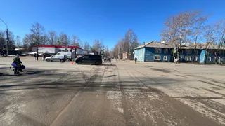 Пьяный самокатчик проигнорировал красный и попал под Toyota в Сыктывкаре