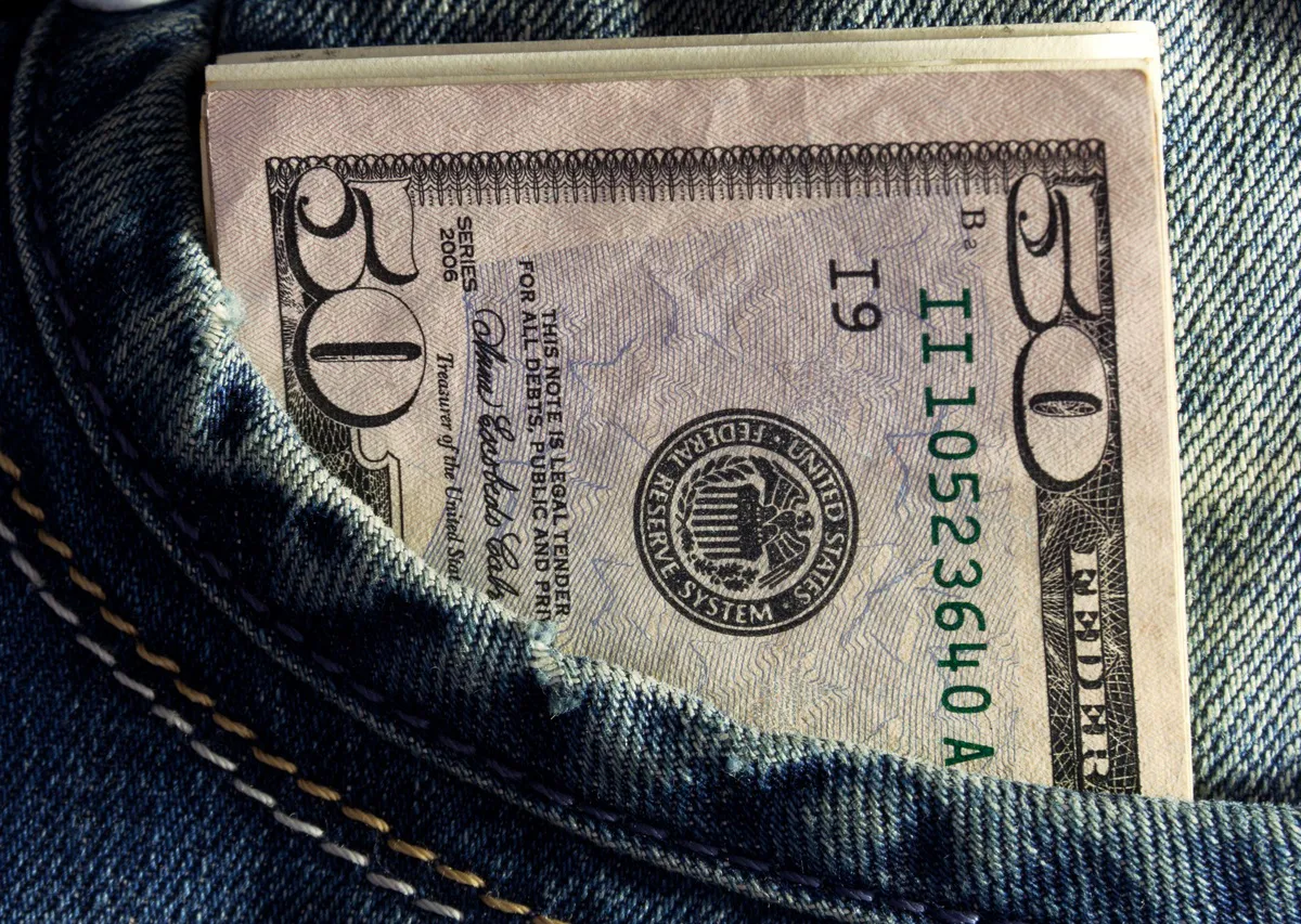 Пока власти не ослабят рубль: владельцам наличных долларов дали ценный совет