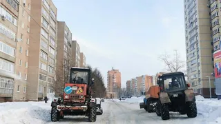 В Глазове продолжат расчищать снег, что приведет к временной остановке движения