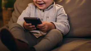 Гаджеты в руках детей с раннего возраста, что родителям важно знать