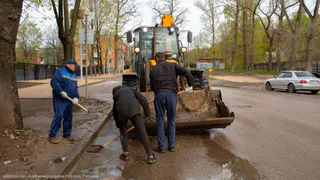 Откликнулись на жалобы рязанцев: на Славянском проспекте провели субботник