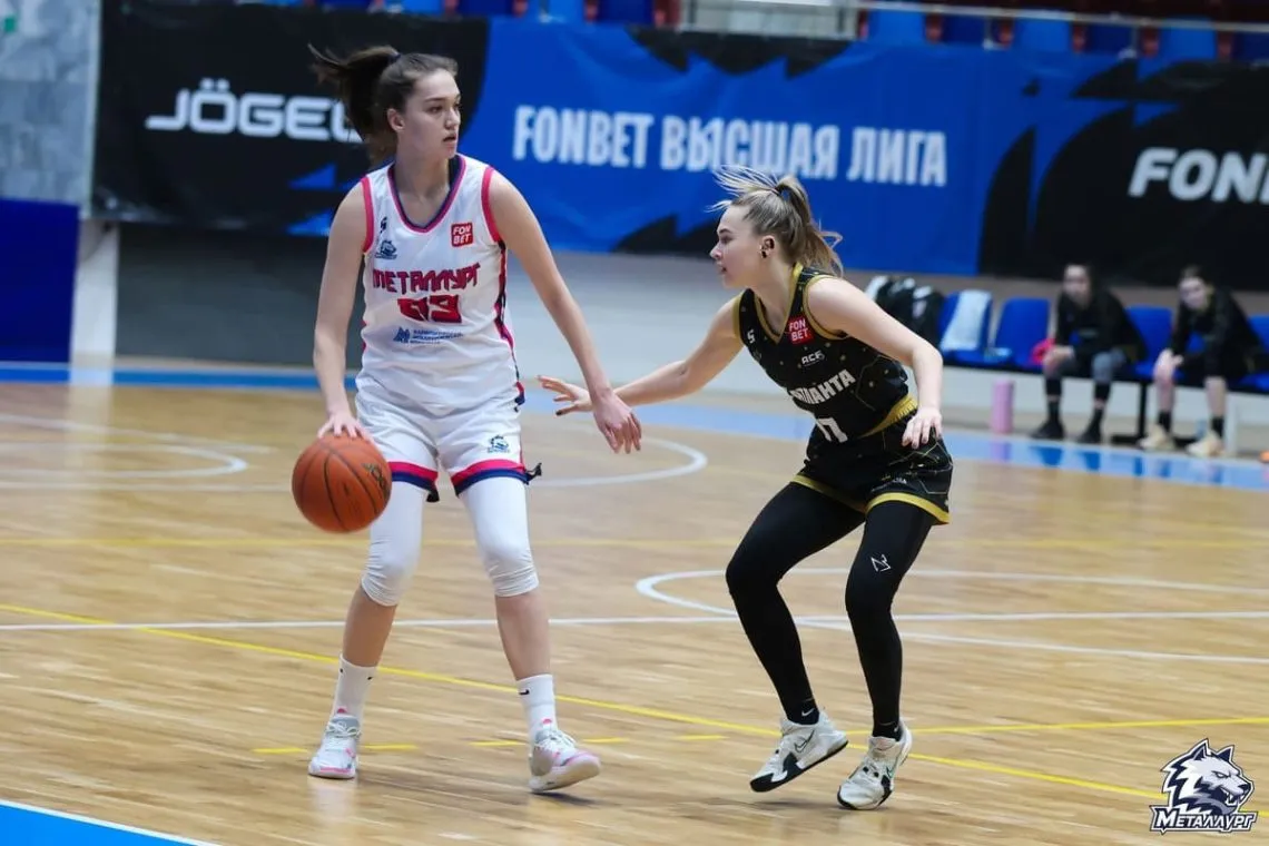 Женская баскетбольная команда «Металлург» проиграла лидеру Высшей лиги на домашнем паркете
