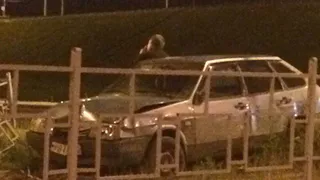 ДТП в Борках. Легковушка влетела в ограждение