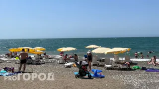 "Купаться невыносимо, мы все сидим на берегу": Черное море преподнесло неприятный сюрприз отдыхающим