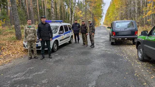 В Чувашии инспекторы поймали две компании отдыхающих, мусоривших в лесу