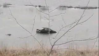 В рязанском Семчино заметили плавающий автомобиль