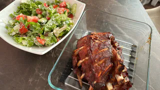 Новогодний стол 2025: что нельзя готовить в год Змеи, чтобы не разозлить хозяйку года, и какие блюда принесут счастье