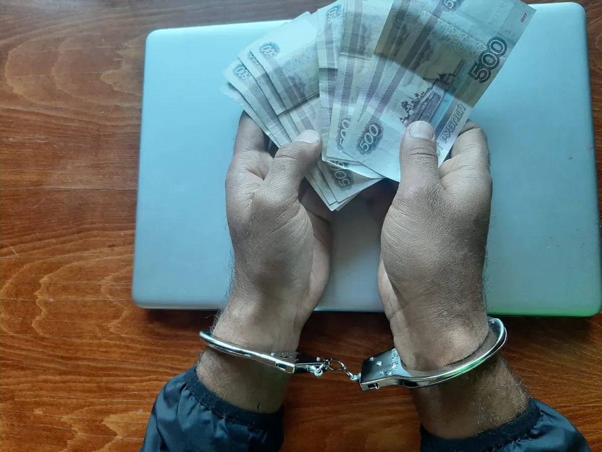 В Татарстане полицейскими задержан курьер мошенников