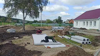 Борис Ясинский ежедневно контролирует капремонт школы в Заборье