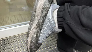 Подруга скупает пачками бахилы. Когда узнала для чего, стала закупать больше. 5 необычных применений бахил