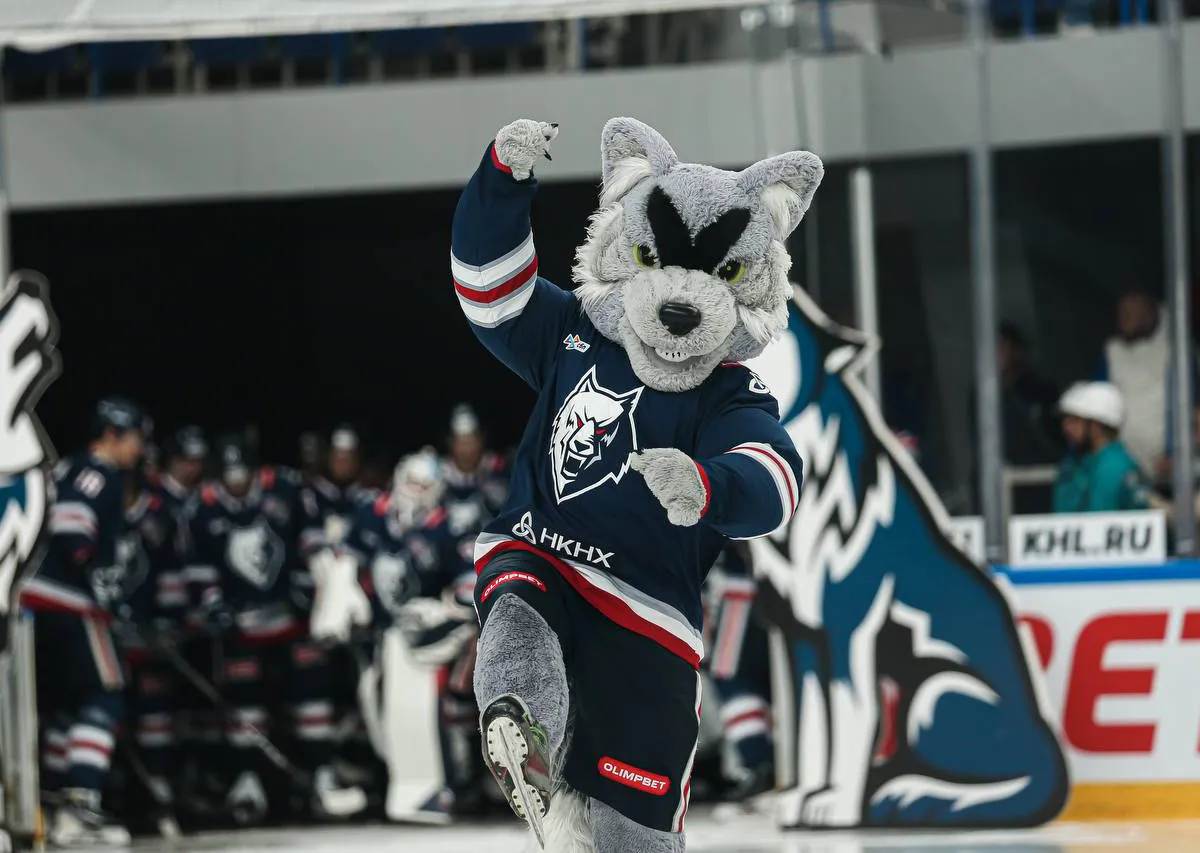 «Нефтехимик» празднует день рождения: перед игрой с «Металлургом» выступит Slame