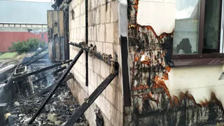 Две пожарные части боролись с огнём на улице Мира в Александрове