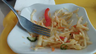 Все не верили, а в этом году делаю так снова: такая капуста стоит до сентября следующего года: хрустит и не темнеет - спасибо невестке