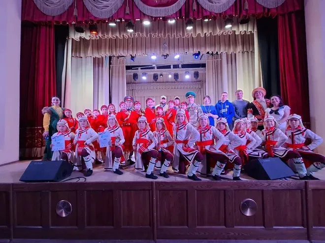 В Магнитогорске прошёл патриотический конкурс «Синий платочек» накануне годовщины Великой Победы
