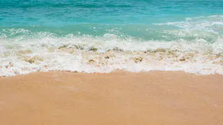 Этот курорт называют русской Италией: чистейшие пляжи и кристально-голубая вода за копейки