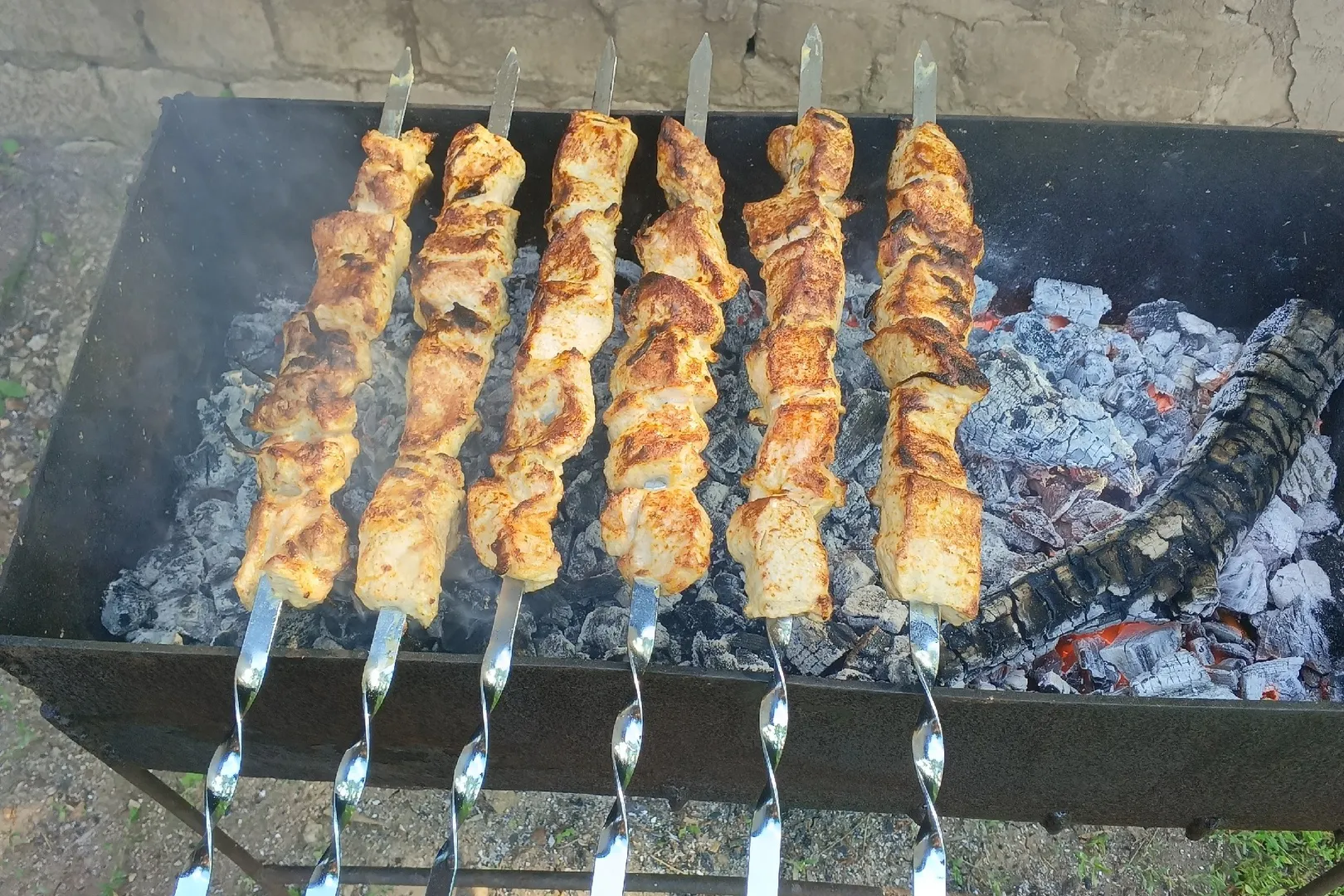 Почему в апреле нельзя жарить шашлыки на даче: новый запрет для россиян