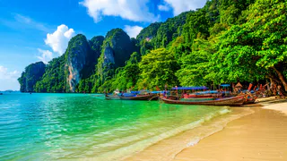 «Дешевле даже, чем отдых в Сочи, а как здесь любят русских»: туроператоры массово предлагают новый курорт — летим всей семьей в июне