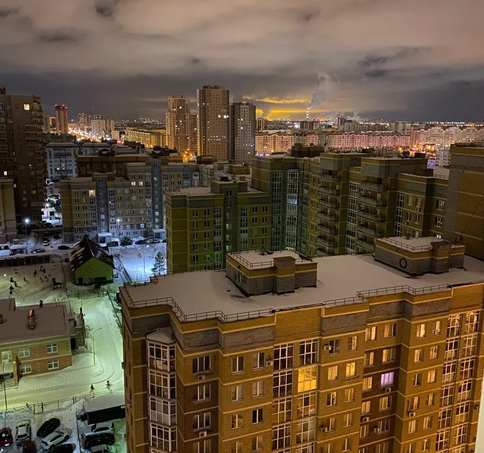 Главный магнит для молодежи: здесь дают ипотеку под 0%, зарплаты как в Питере и слоган «город возможностей». Неспроста туда едут семьями.