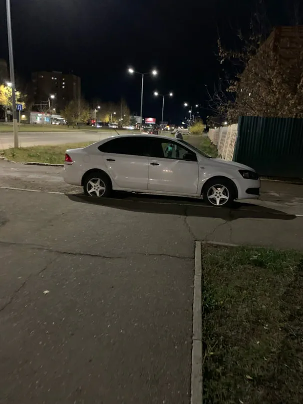 Тротуар не для пешеходов: очередной автохам в Нижнекамске