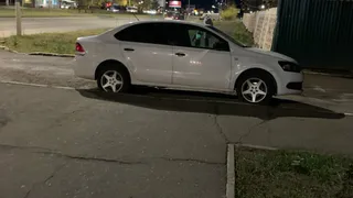 Тротуар не для пешеходов: очередной автохам в Нижнекамске