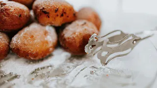 Пышные "ушки" из кефира: простой и быстрый рецепт от кулинарного блогера