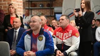 Паралимпийцы провели в «Сосновом бору» мастер-классы для участников спецоперации