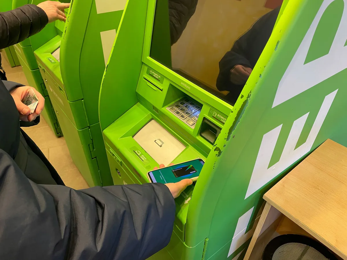 С завтрашнего дня: Сбербанк предупредил россиян о хранении денег на карте