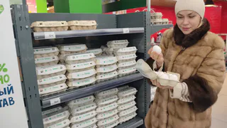 Яйца себе домой хитрые продавцы выбирают вот как: запомните 2 простых совета – будете радоваться всю жизнь