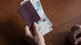 За эти три года работы в 2000-х — приятная денежная прибавка: срочно увеличиваем пенсию