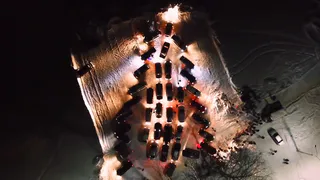 Шиловские водители построили елку из автомобилей: видео