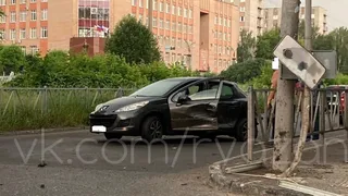 Не уступила на перекрестке: на Высоковольтной столкнулись Тойота и Пежо